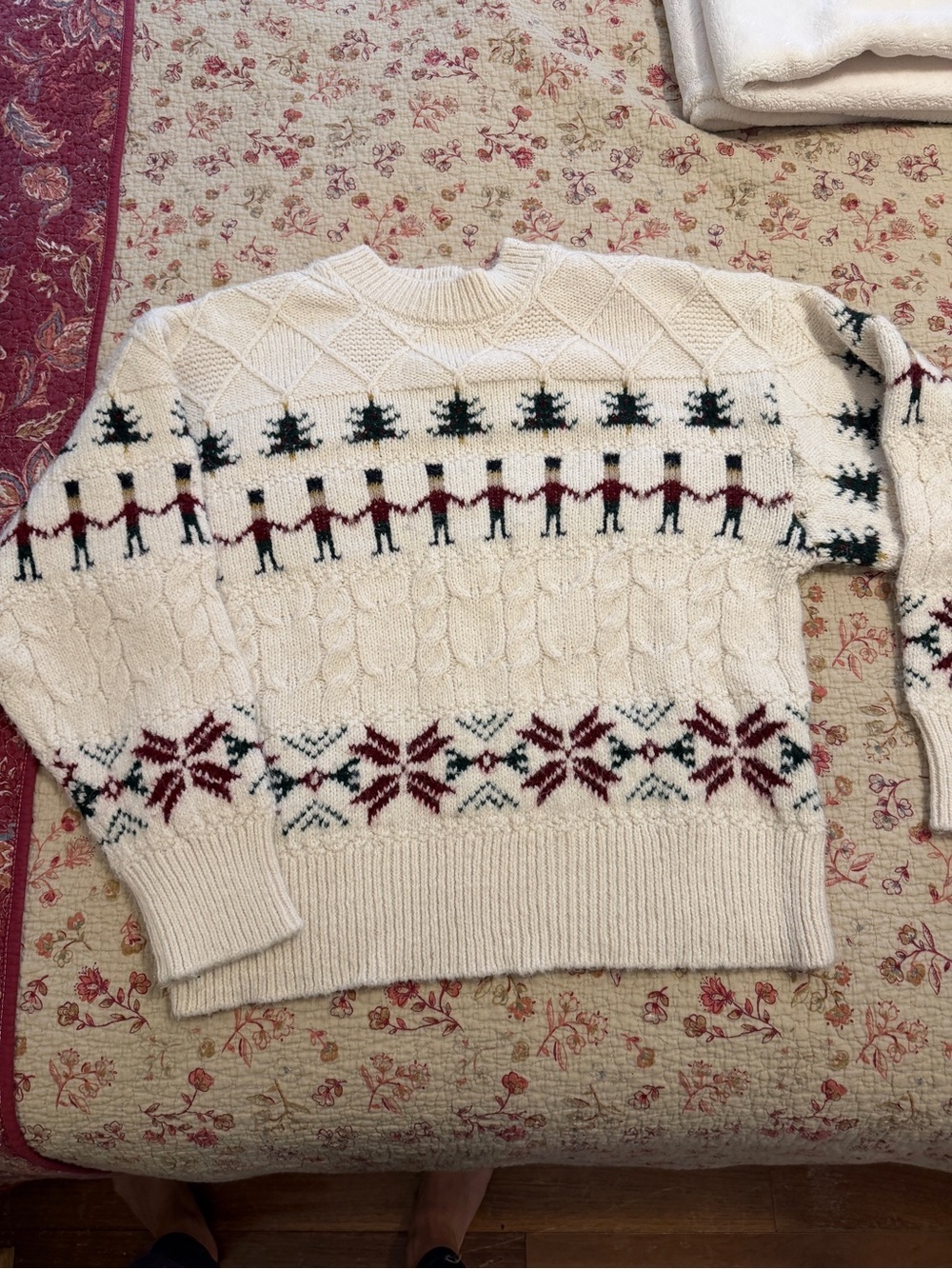 Oysho NWOT Cable Knit Turtleneck Sweater with Red & Green Accents